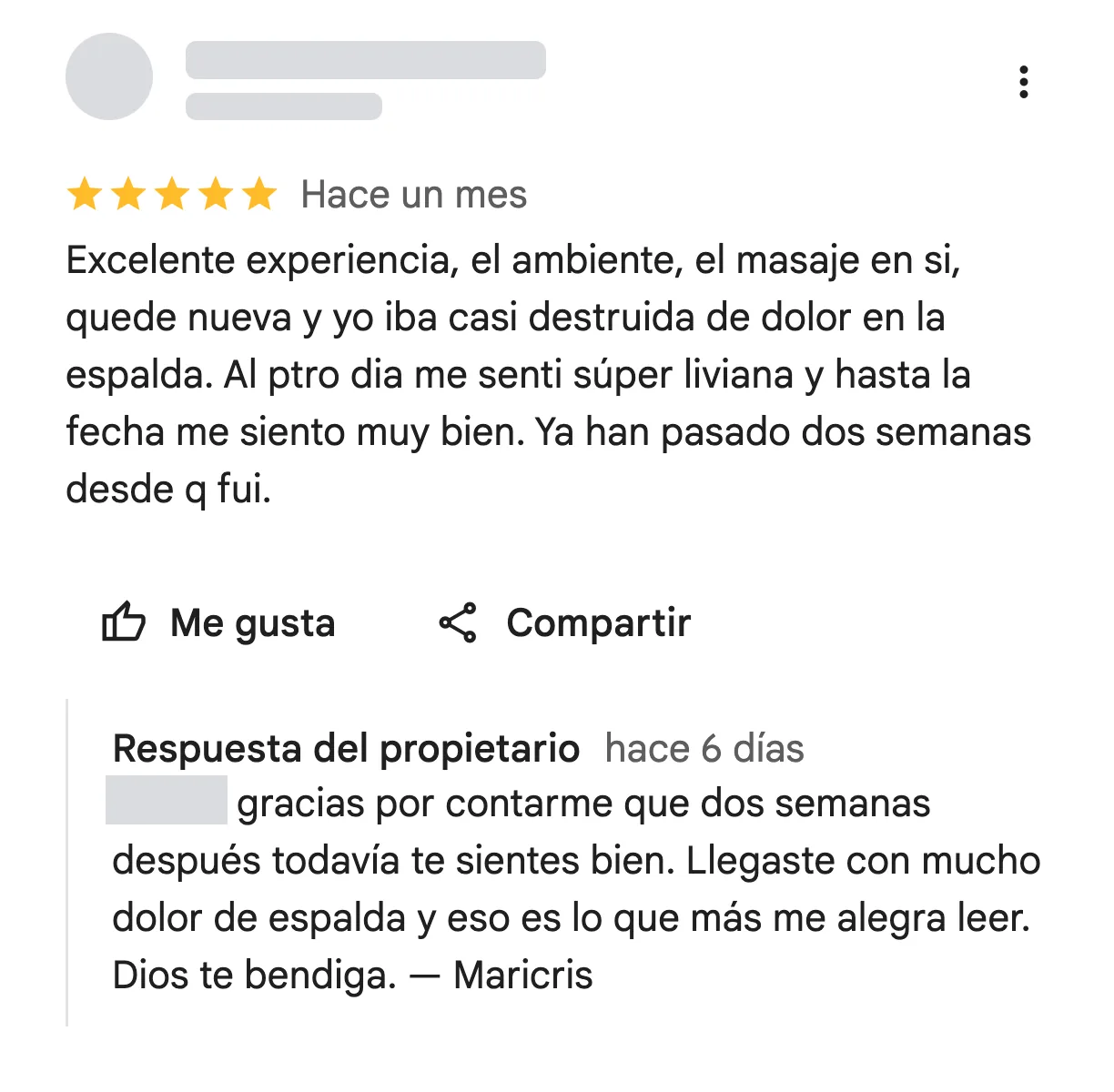 Una reseña de cinco estrellas en Google y la respuesta del negocio, con el nombre de la clienta tapado.